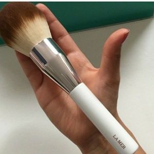 Brand new La Mer Porwder brush 100% Authentic